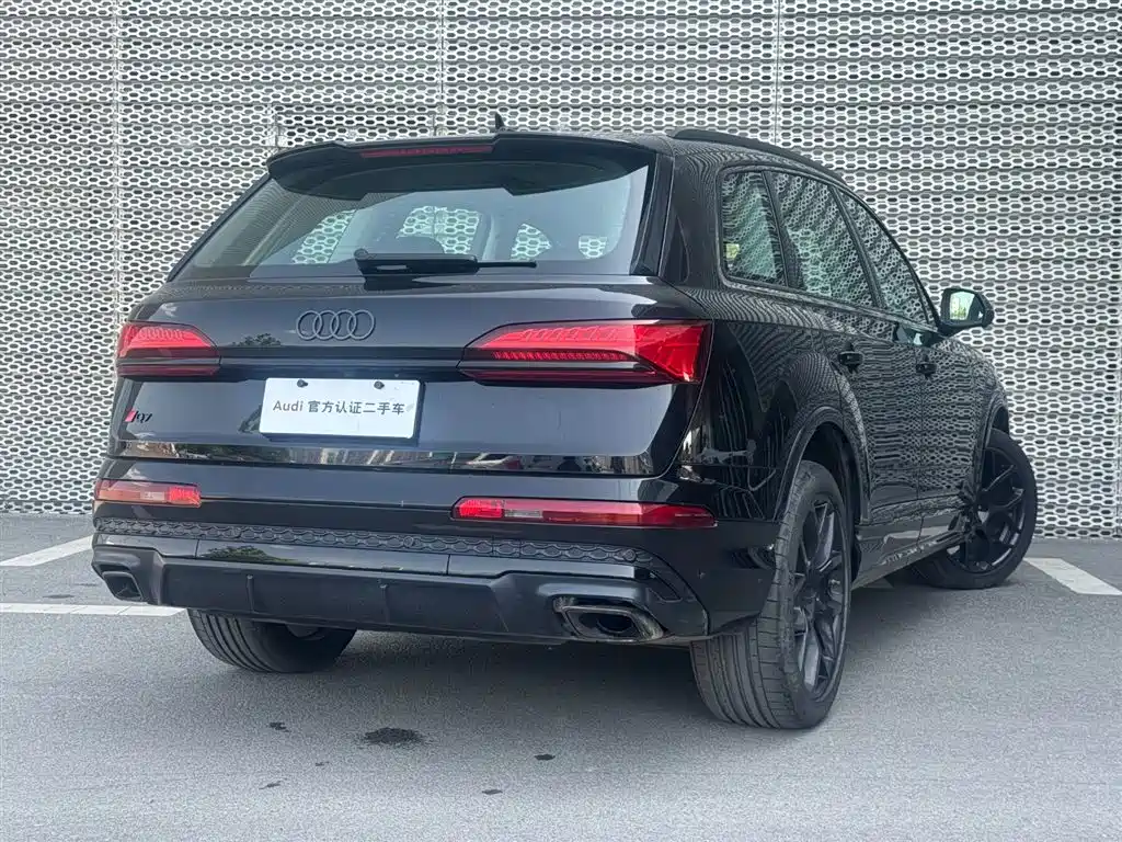 Audi Q7 2024 45 TFSI quattro S line