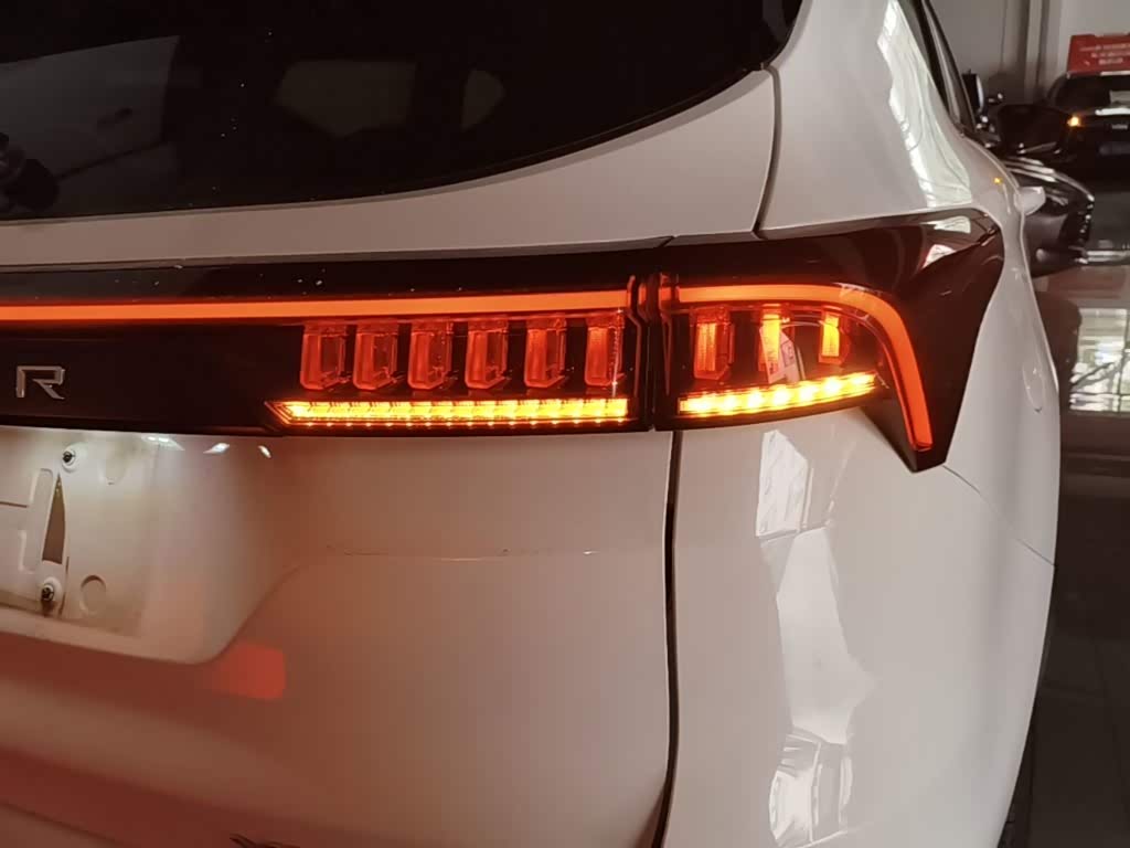 Jetour Jetour X70 PLUS 1.5 л 2024 г. Белый, пробег 30500 км