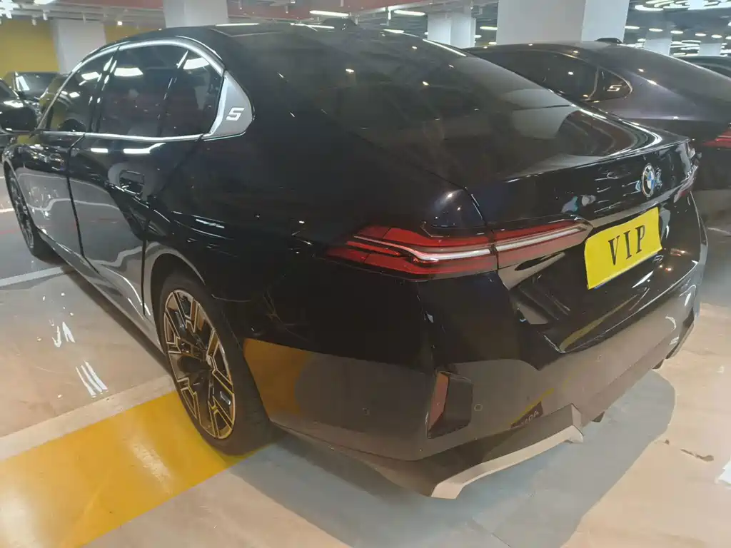 BMW 5 Series — миниатюра 15