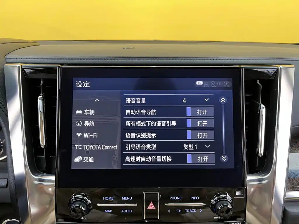 Toyota Alphard — миниатюра 23