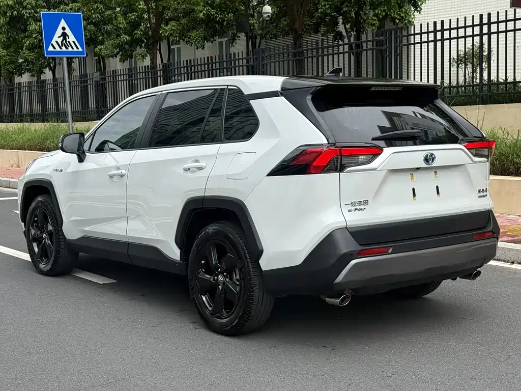 Toyota RAV4 2022 2.5L E-CVT Elite Plus