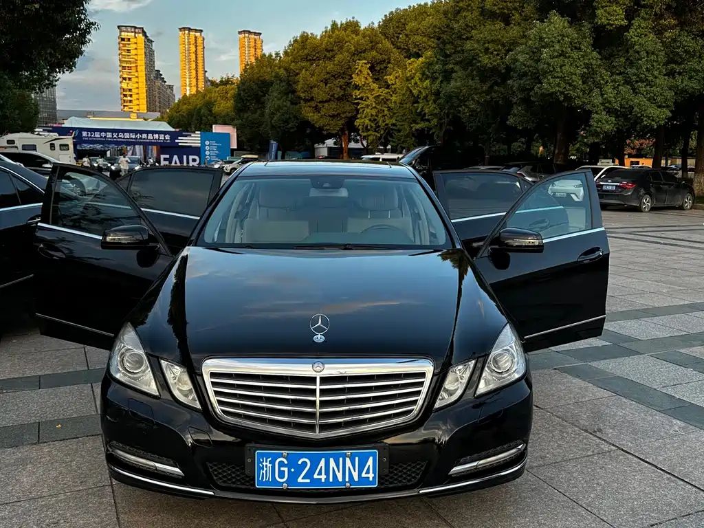 Mercedes-Benz E-Class — миниатюра 7