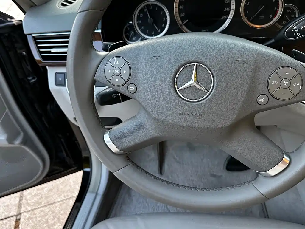 Mercedes-Benz E-Class — миниатюра 16