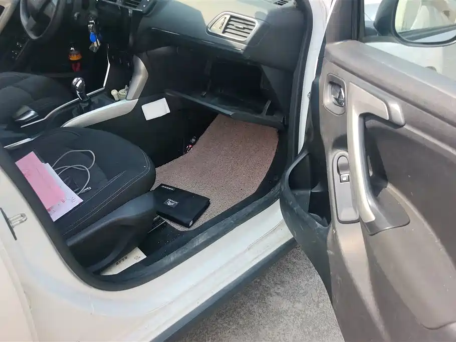 Citroen C3-XR 2015 1.6L MT Fashion