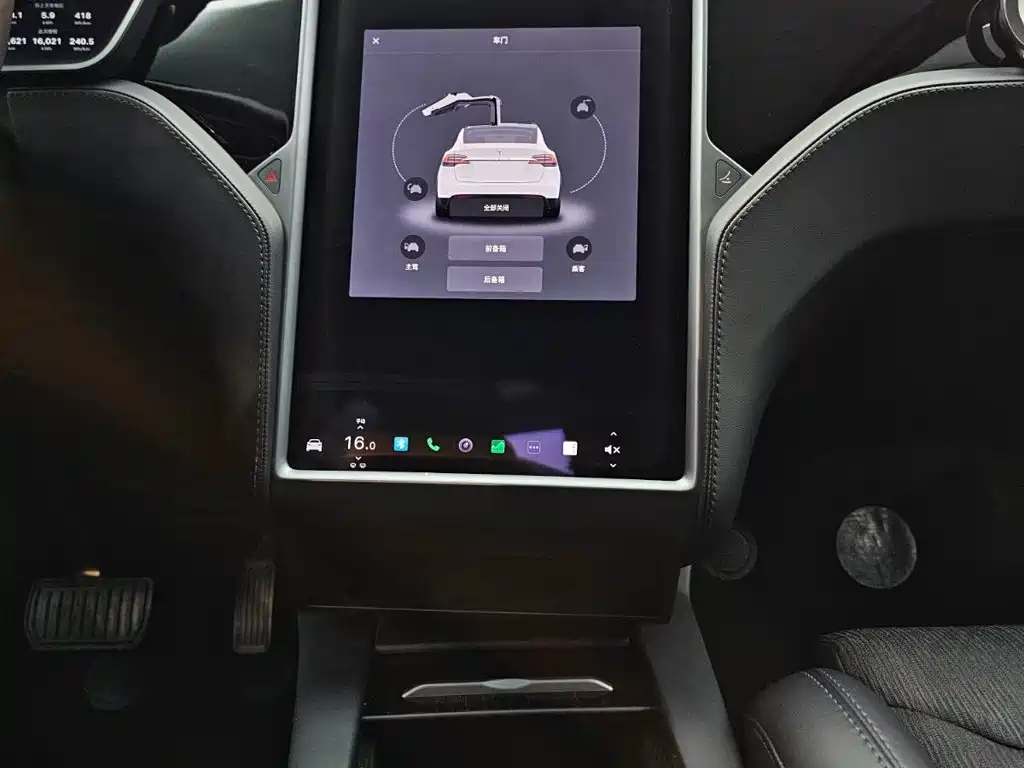 Tesla Model X — миниатюра 16