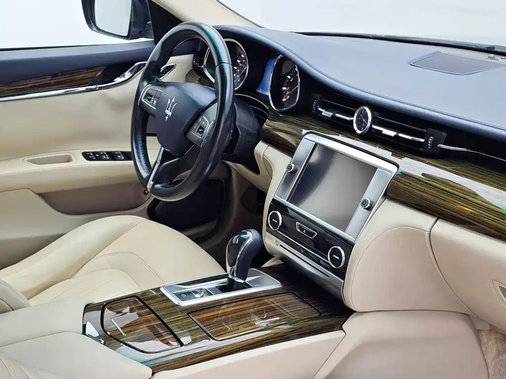 Maserati Quattroporte — миниатюра 14