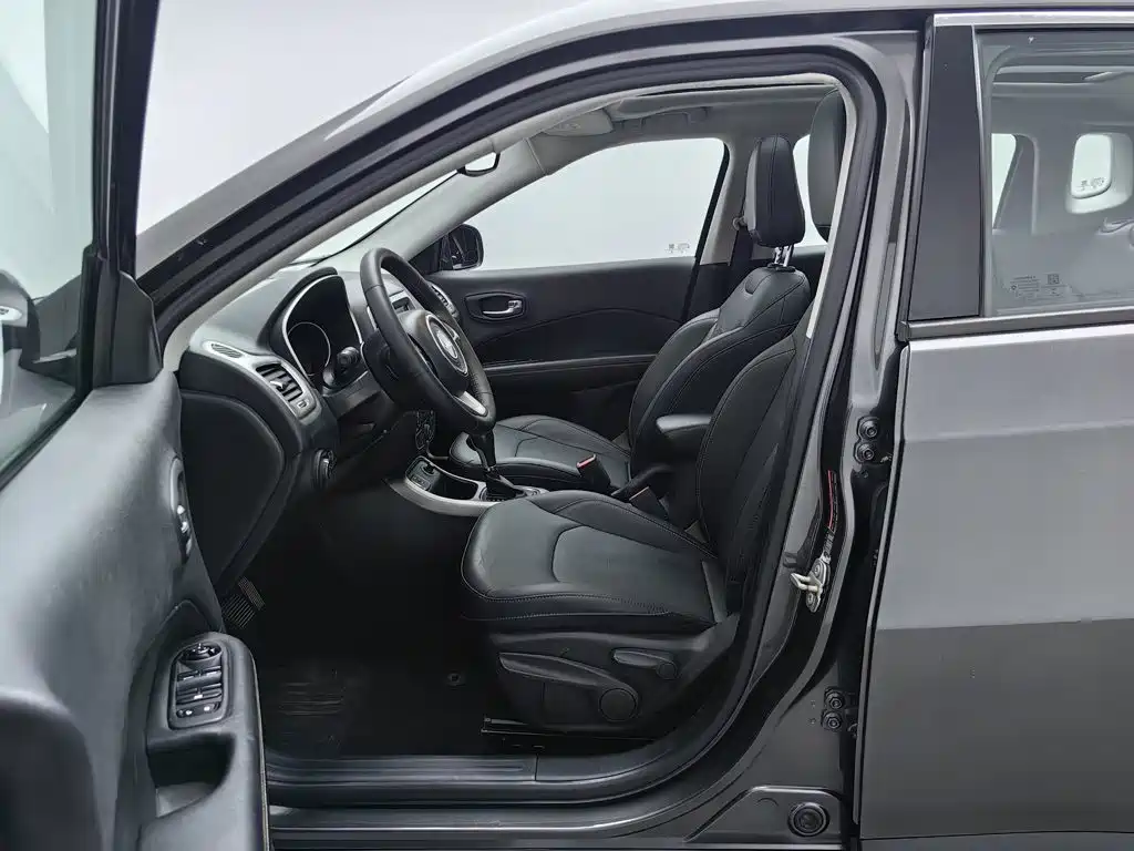 Jeep Compass — миниатюра 10