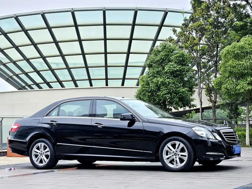 Mercedes-Benz E-Class E 2010 E 300 L Fashion