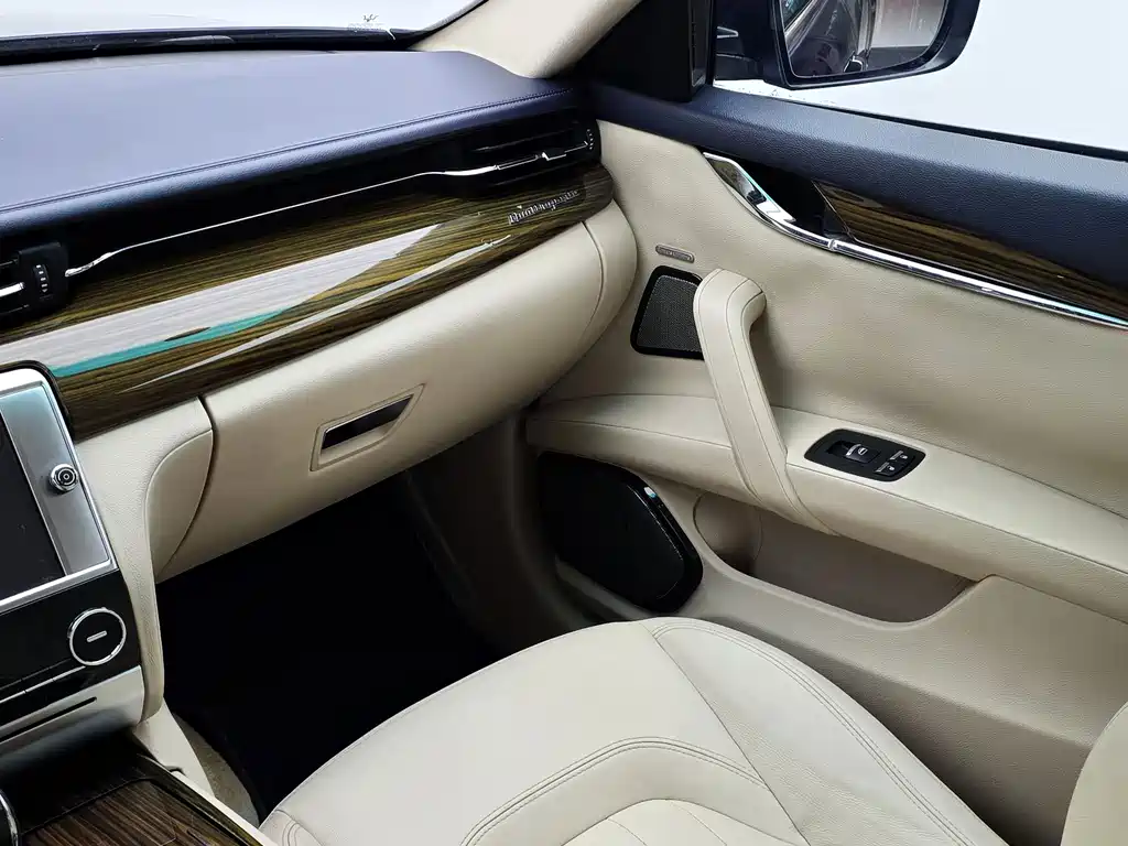 Maserati Quattroporte — миниатюра 15