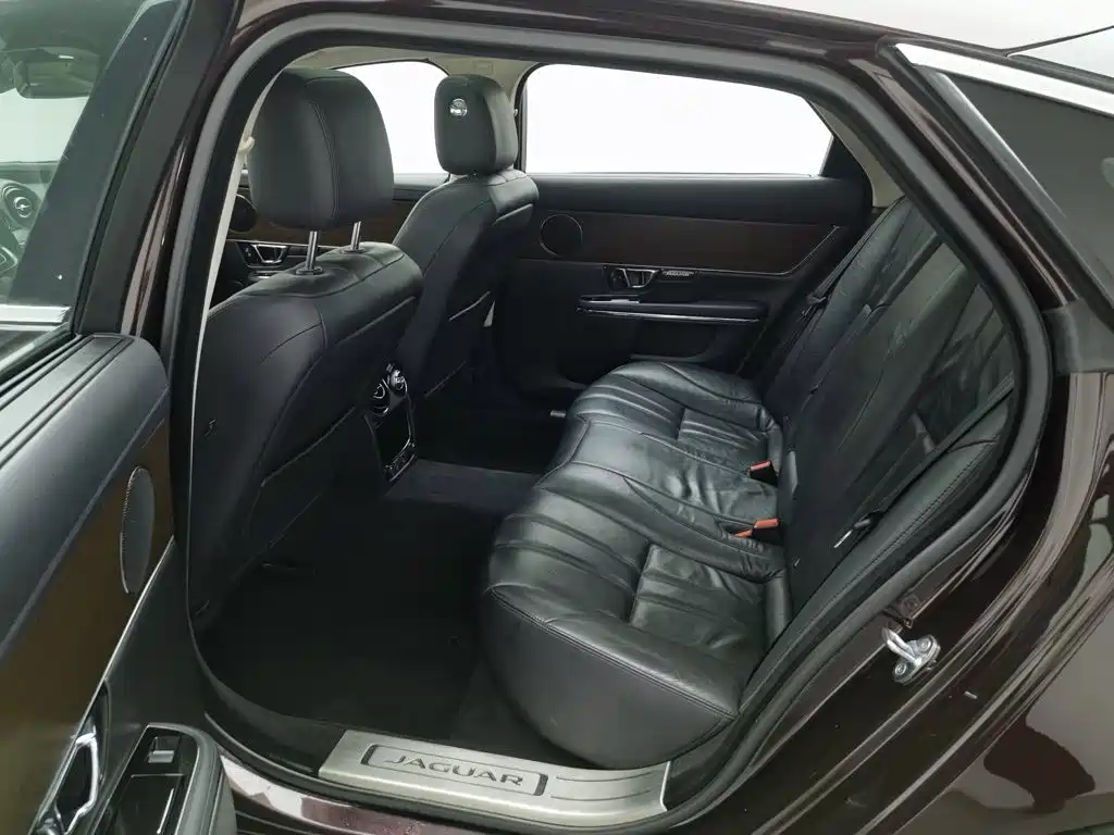 Jaguar XJ — миниатюра 15