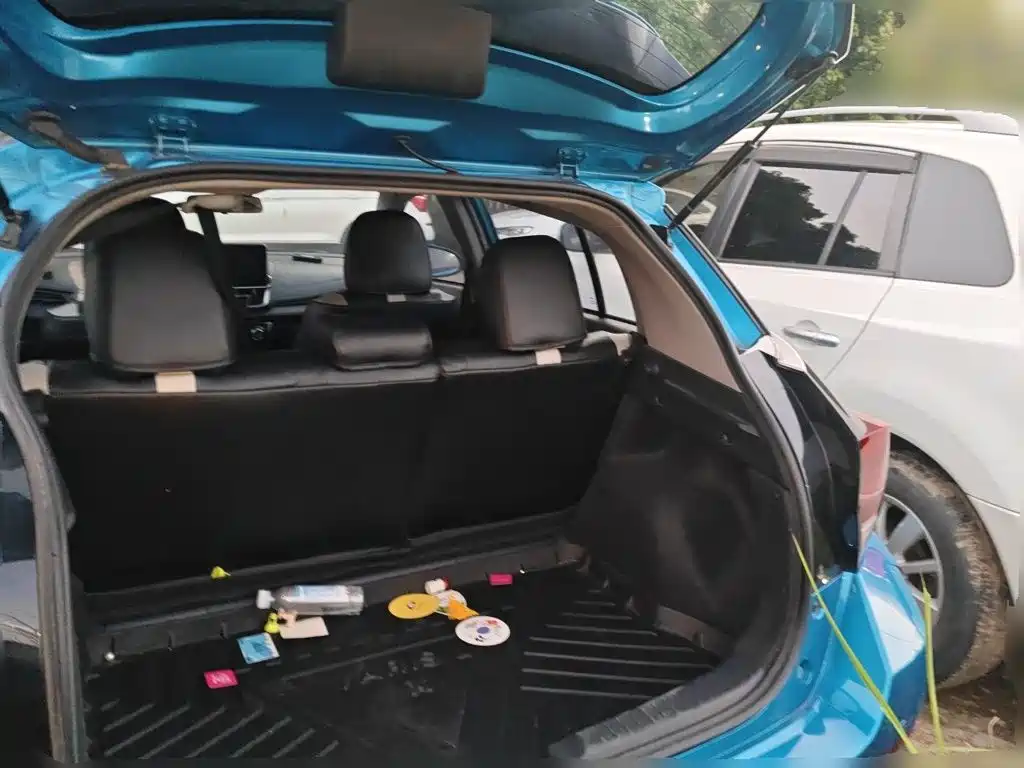 Toyota Yaris L — миниатюра 10