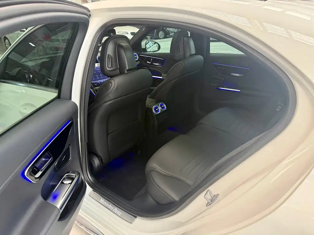 Mercedes-Benz C-Class — миниатюра 6