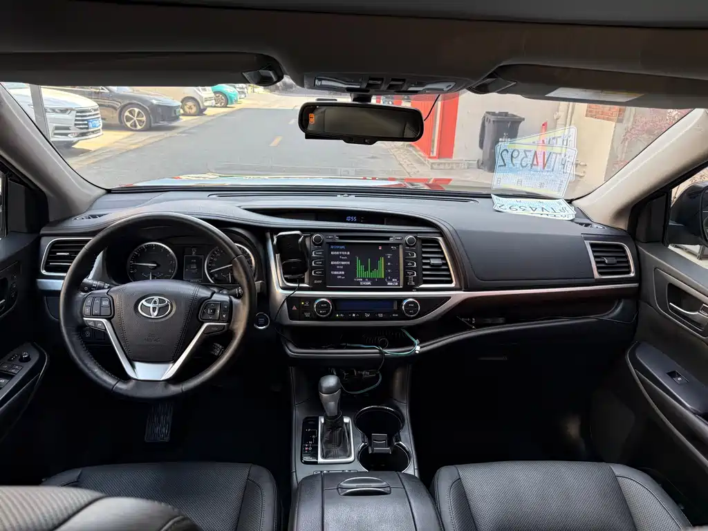 Toyota Highlander 2015 2.0T 7 мест