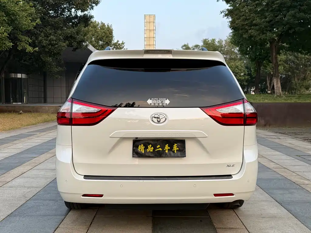 Toyota Sienna — миниатюра 9