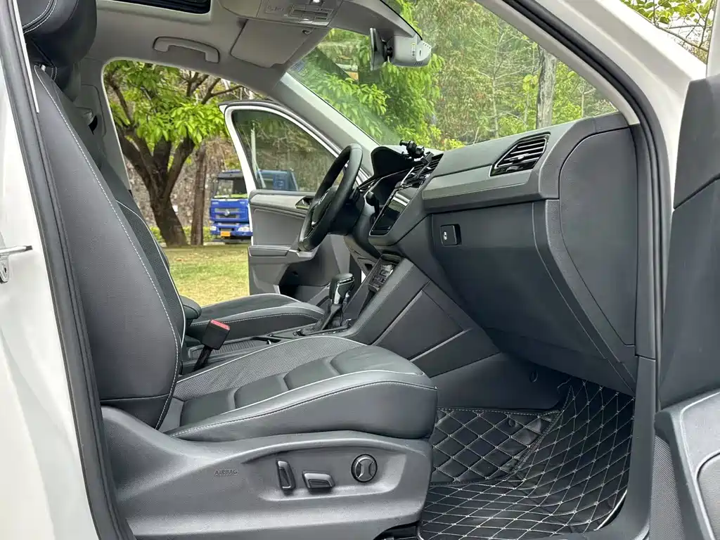 Volkswagen Tiguan L PHEV — миниатюра 7