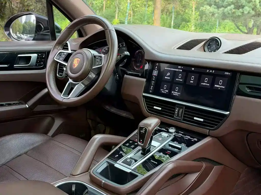 Porsche Cayenne — миниатюра 5