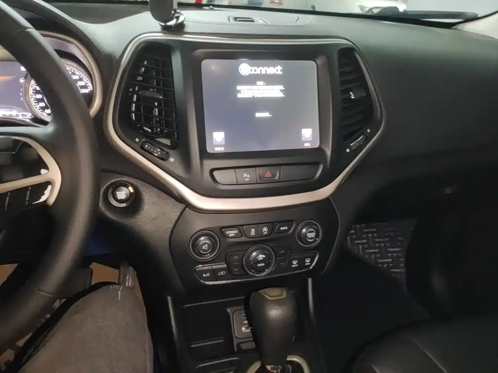 Jeep Cherokee — миниатюра 6