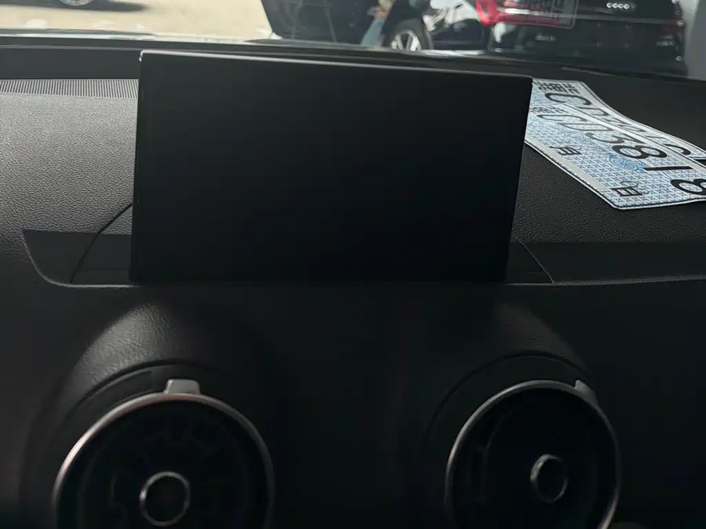 Audi Q2L — миниатюра 13