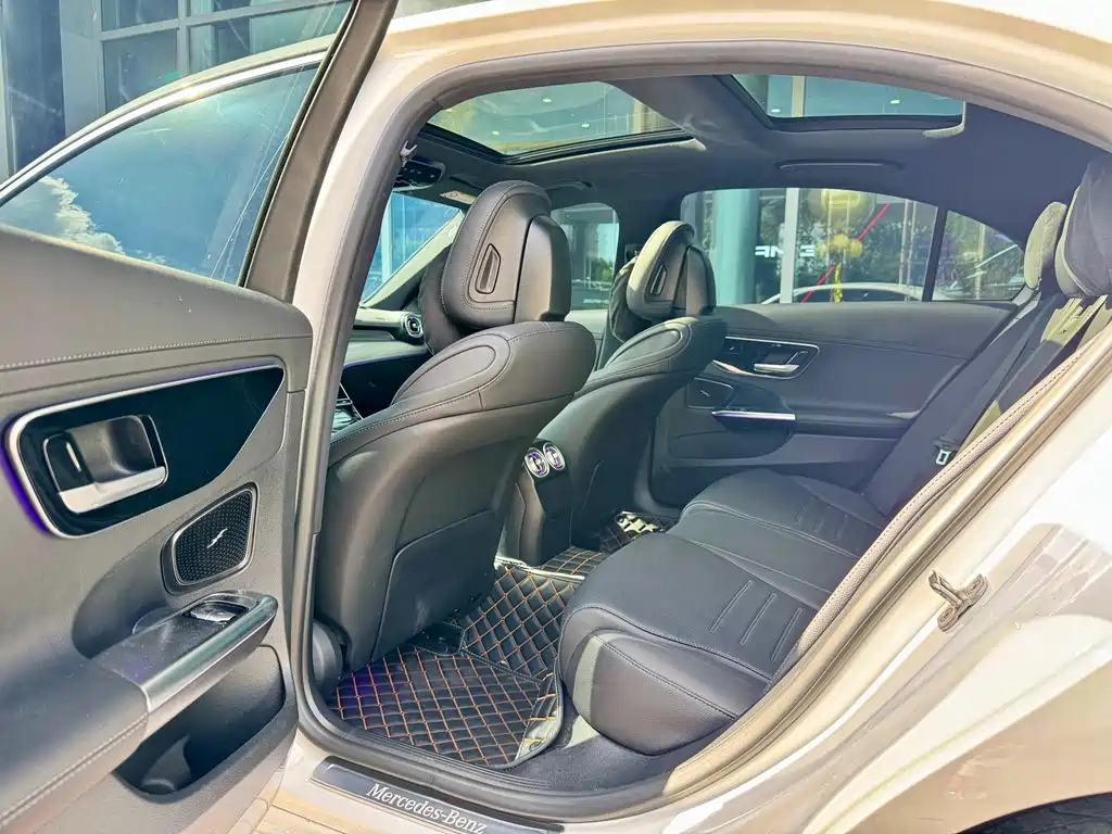 Mercedes-Benz C-Class — миниатюра 7