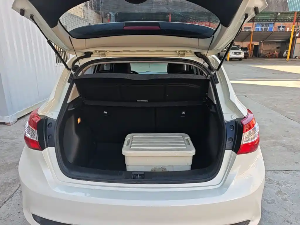 Nissan Tiida — миниатюра 19