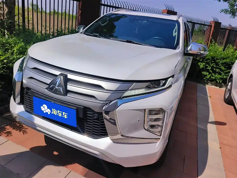 Mitsubishi Pajero Sport (Import) 2020