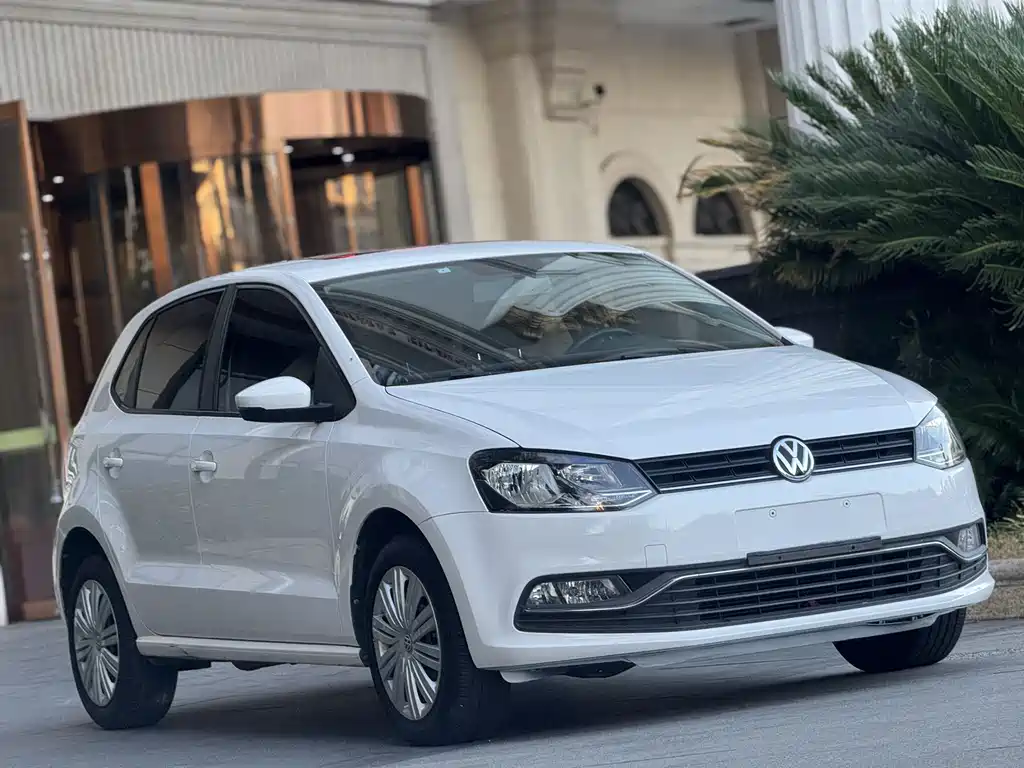 VOLKSWAGEN POLO