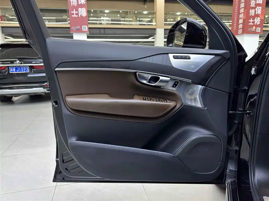 Volvo XC90 — миниатюра 11