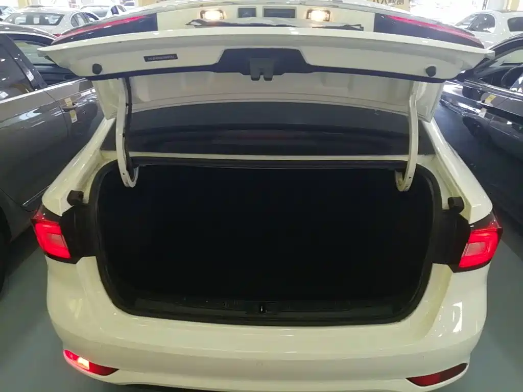 Roewe i5 — миниатюра 19