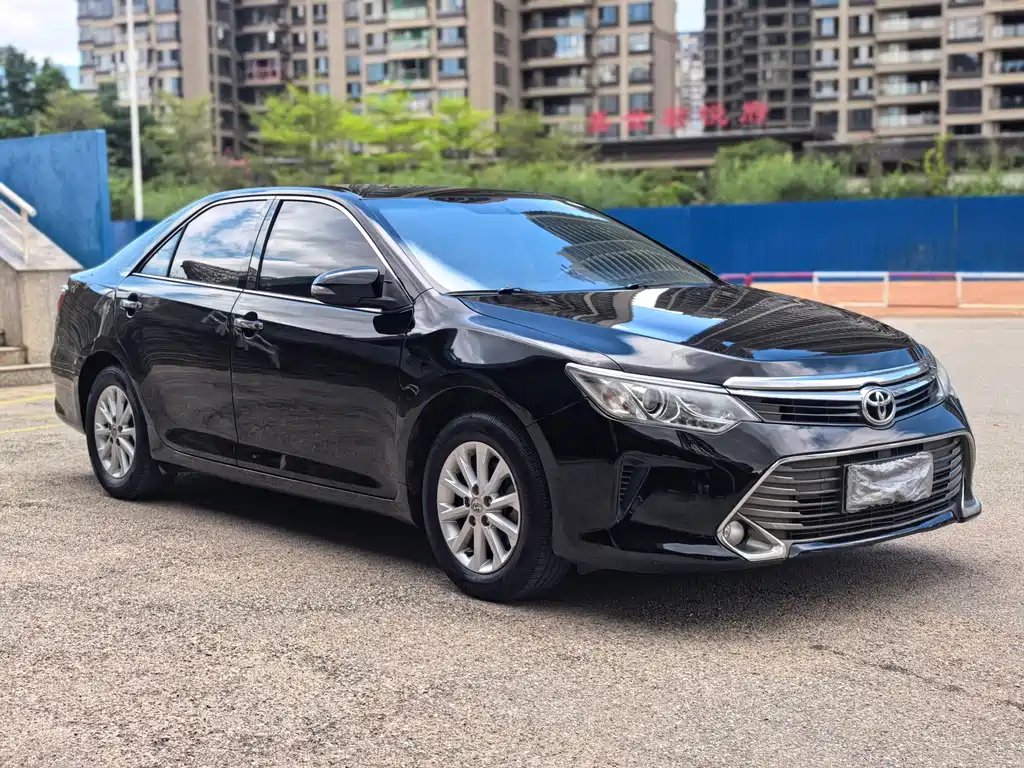 Toyota Camry — миниатюра 3