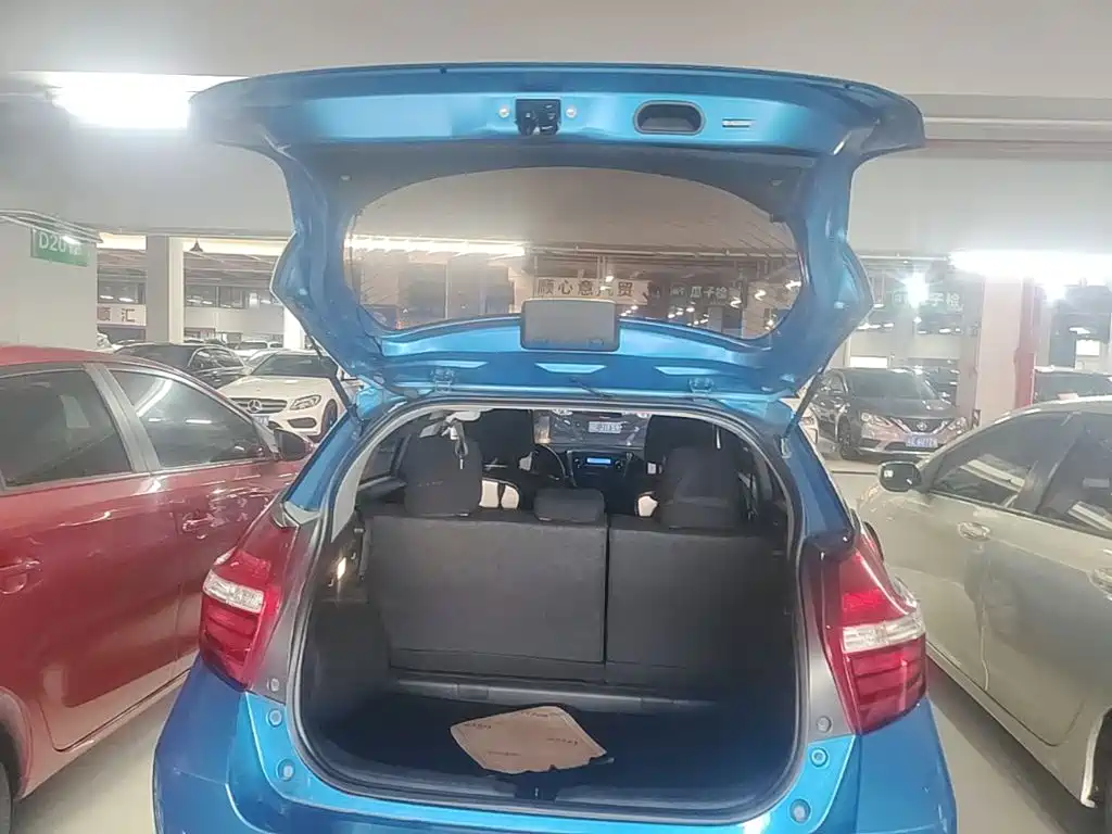 Toyota Yaris L — миниатюра 19