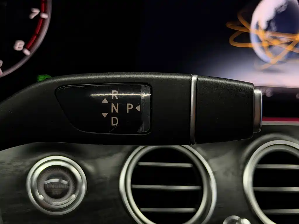 Mercedes-Benz E-Class — миниатюра 23