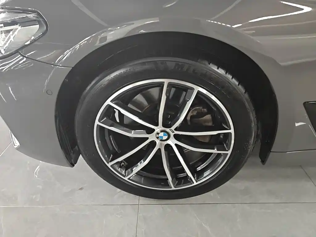 BMW 5 Series (Import) — миниатюра 23