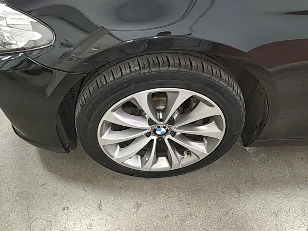 BMW 5 Series — миниатюра 23