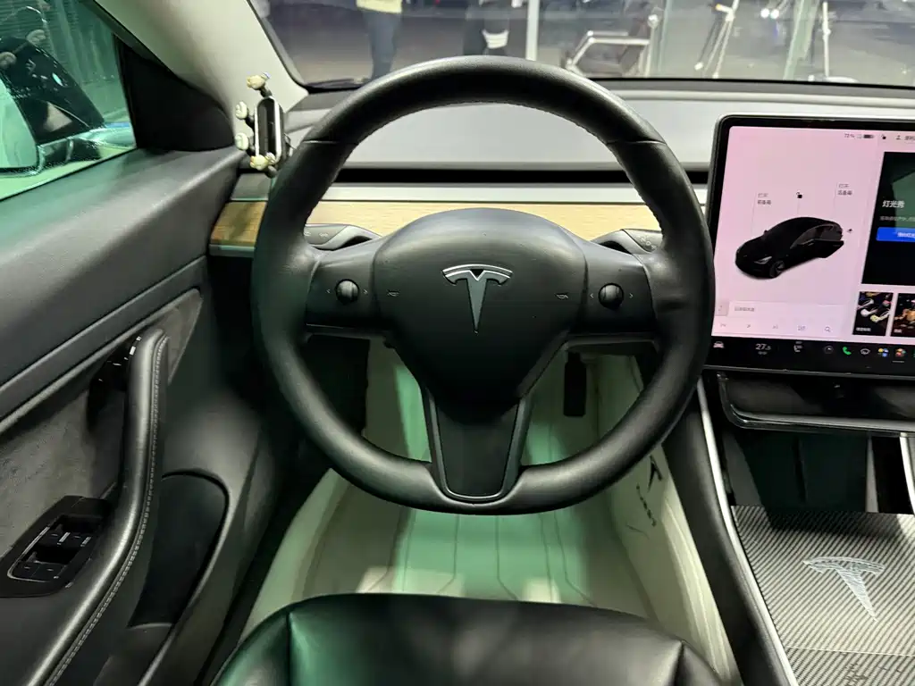 Tesla Model 3 — миниатюра 8