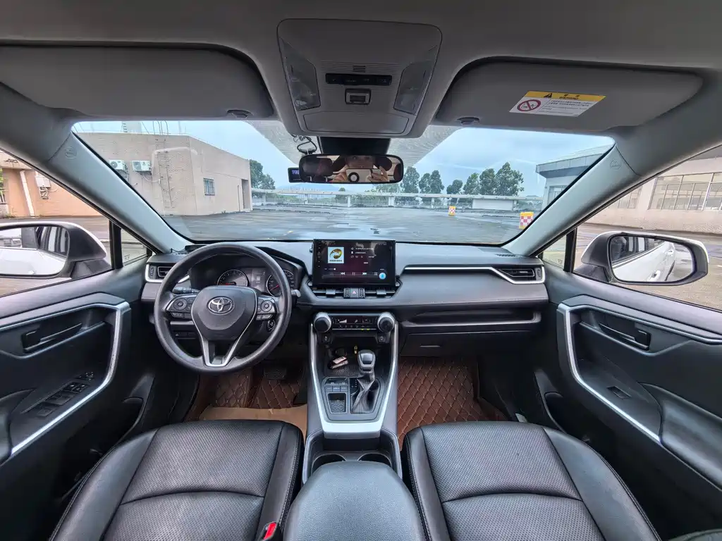Toyota RAV4 — миниатюра 9