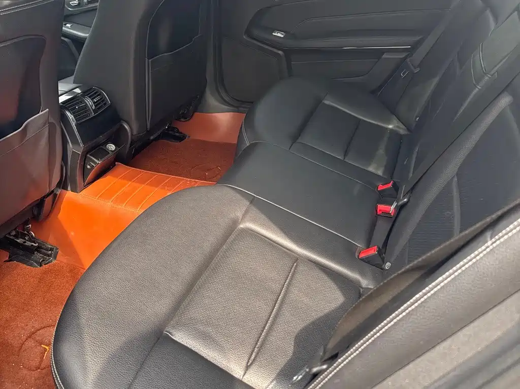 Mercedes-Benz E-Class — миниатюра 11