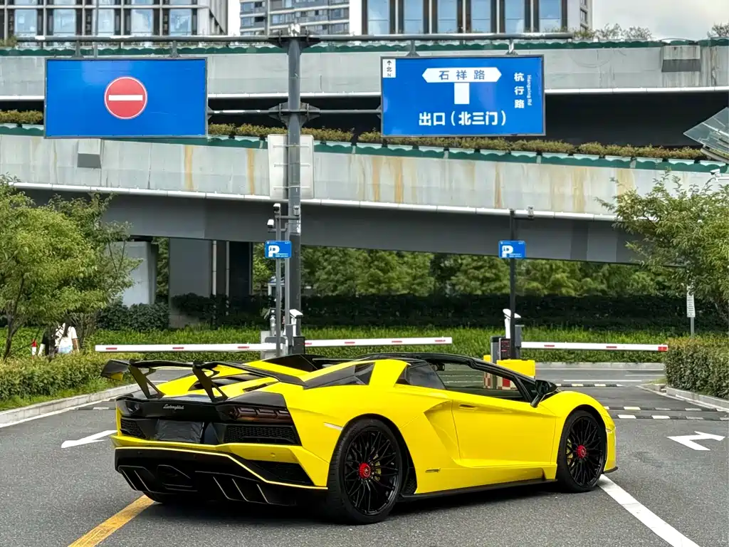 Lamborghini Aventador — миниатюра 7