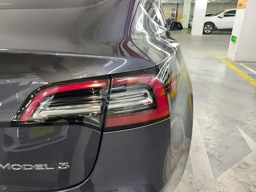 Tesla Model 3 — миниатюра 8
