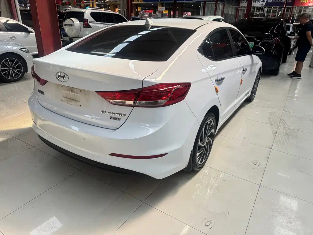 Hyundai Elantra — миниатюра 13