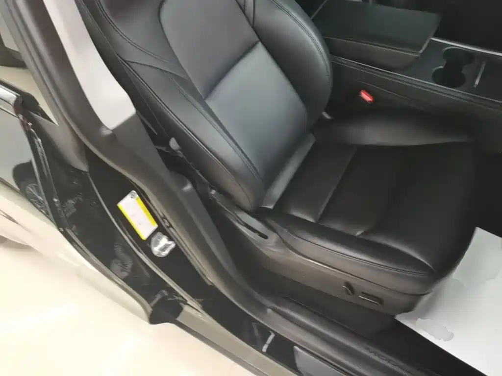 Tesla Model Y — миниатюра 25