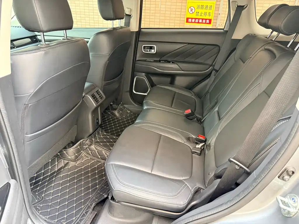 Mitsubishi Outlander — миниатюра 6