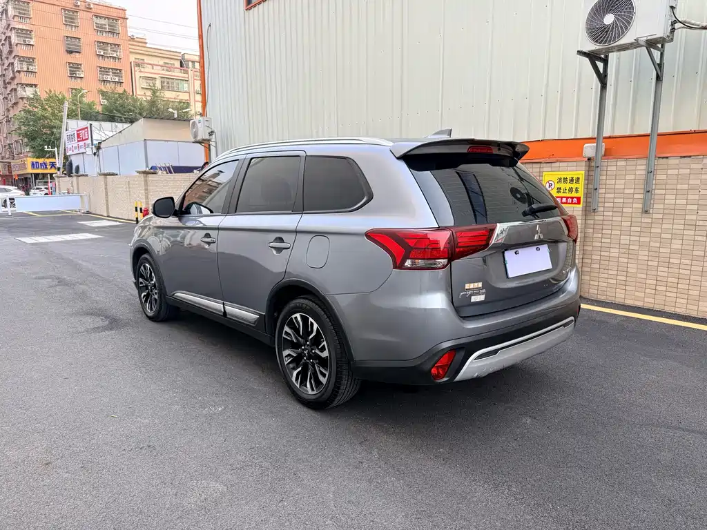 Mitsubishi Outlander — миниатюра 7