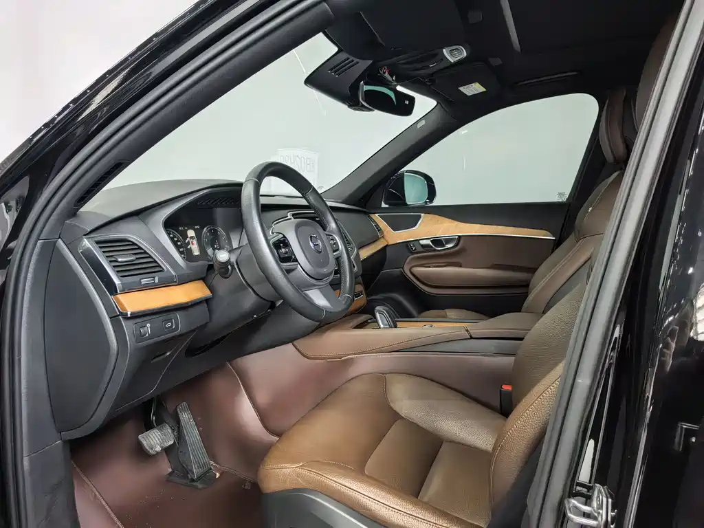 Volvo XC90 2021 B5 Luxury 5 мест