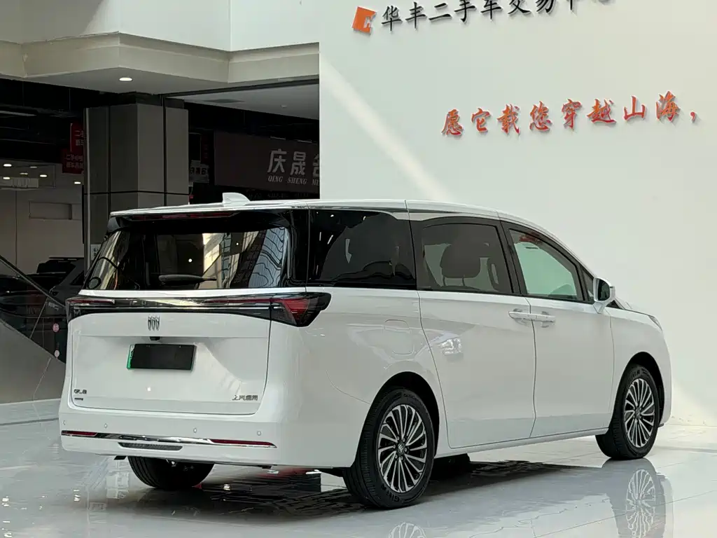 Buick GL8 Hybrid — миниатюра 6