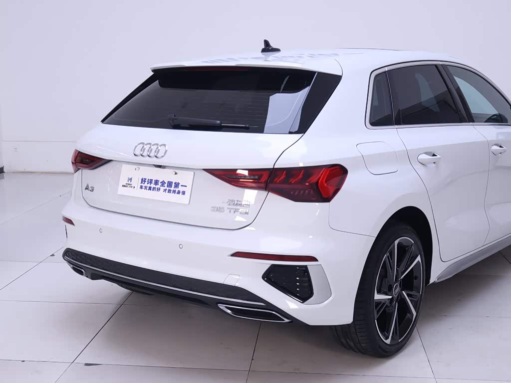 Audi A3 1.4 л 2024 г. Белый, пробег 10600 км