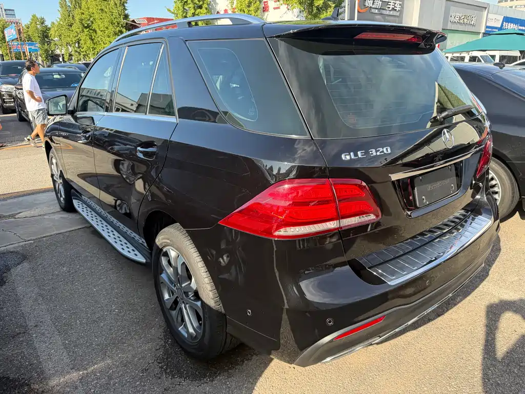 Mercedes-Benz GLE (Import) — миниатюра 9