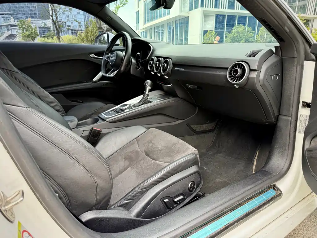 Audi TT — миниатюра 12