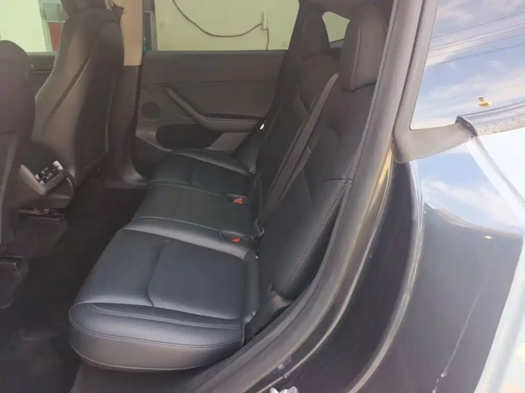 Tesla Model Y — миниатюра 17