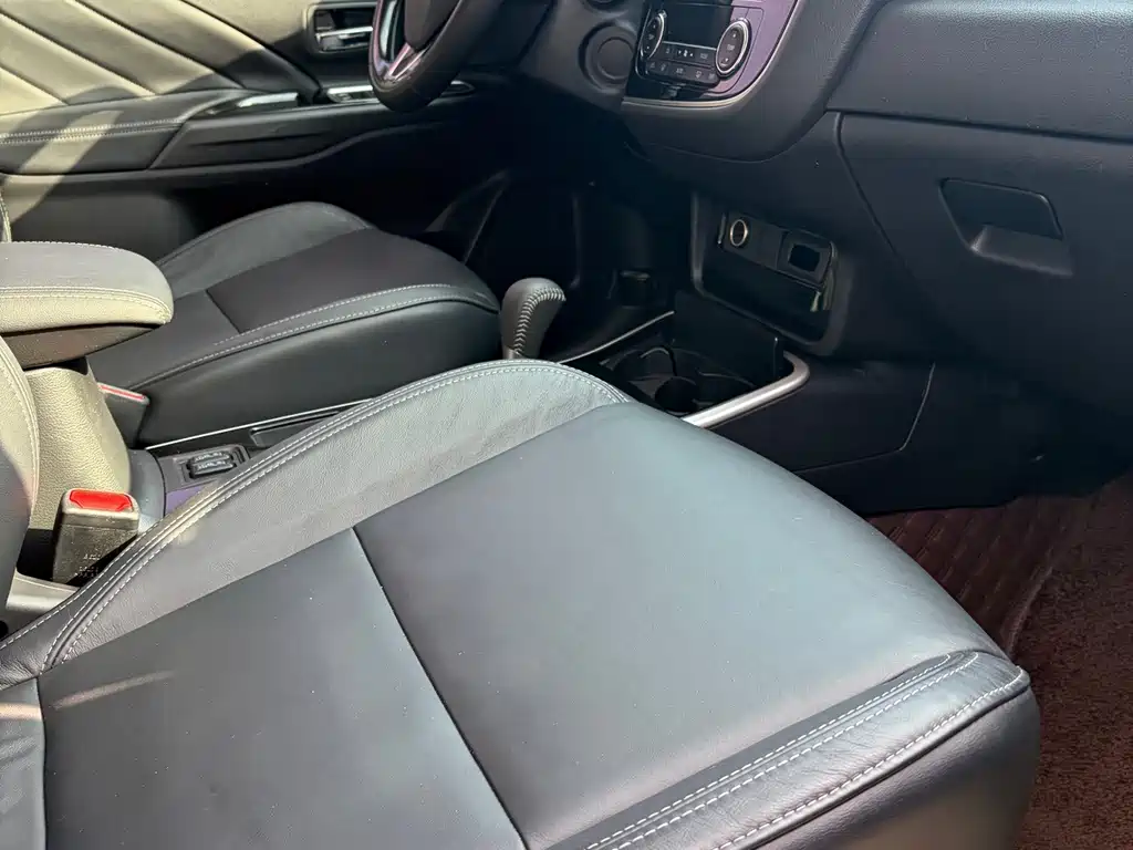 Mitsubishi Outlander — миниатюра 17