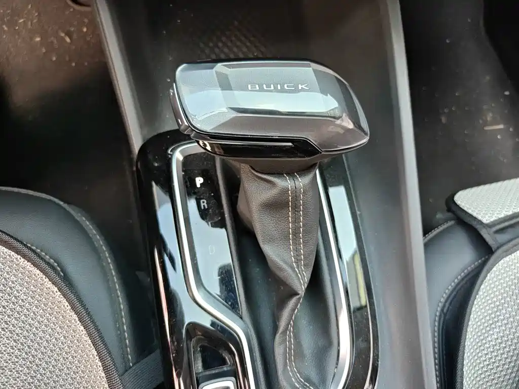 Buick Verano — миниатюра 10